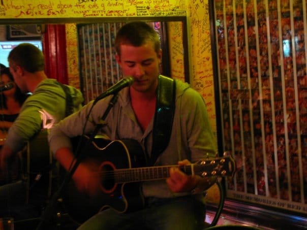 n120802809_40160860_3974