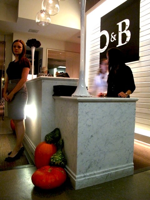 O&B Cafe Grill Yonge & Front in Toronto