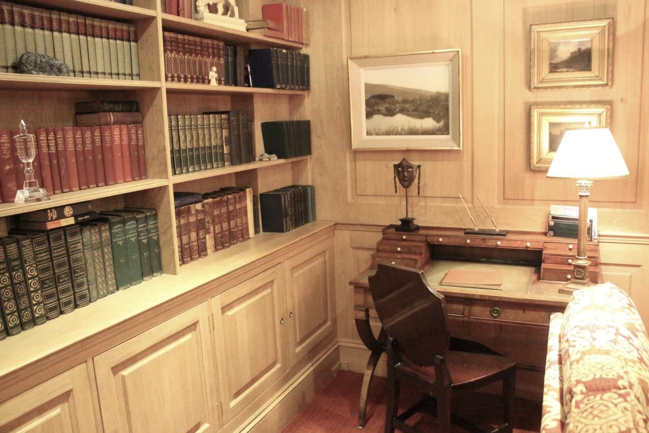 If you're organizing several day trips from Dublin book a room at the centrally located Brooks Hotel.