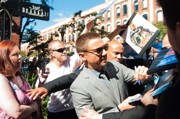 jeremy-renner-with-fans