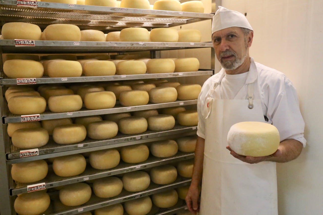 Fattoria Lischeto is the best Agriturismo Volterra for cheese lovers.