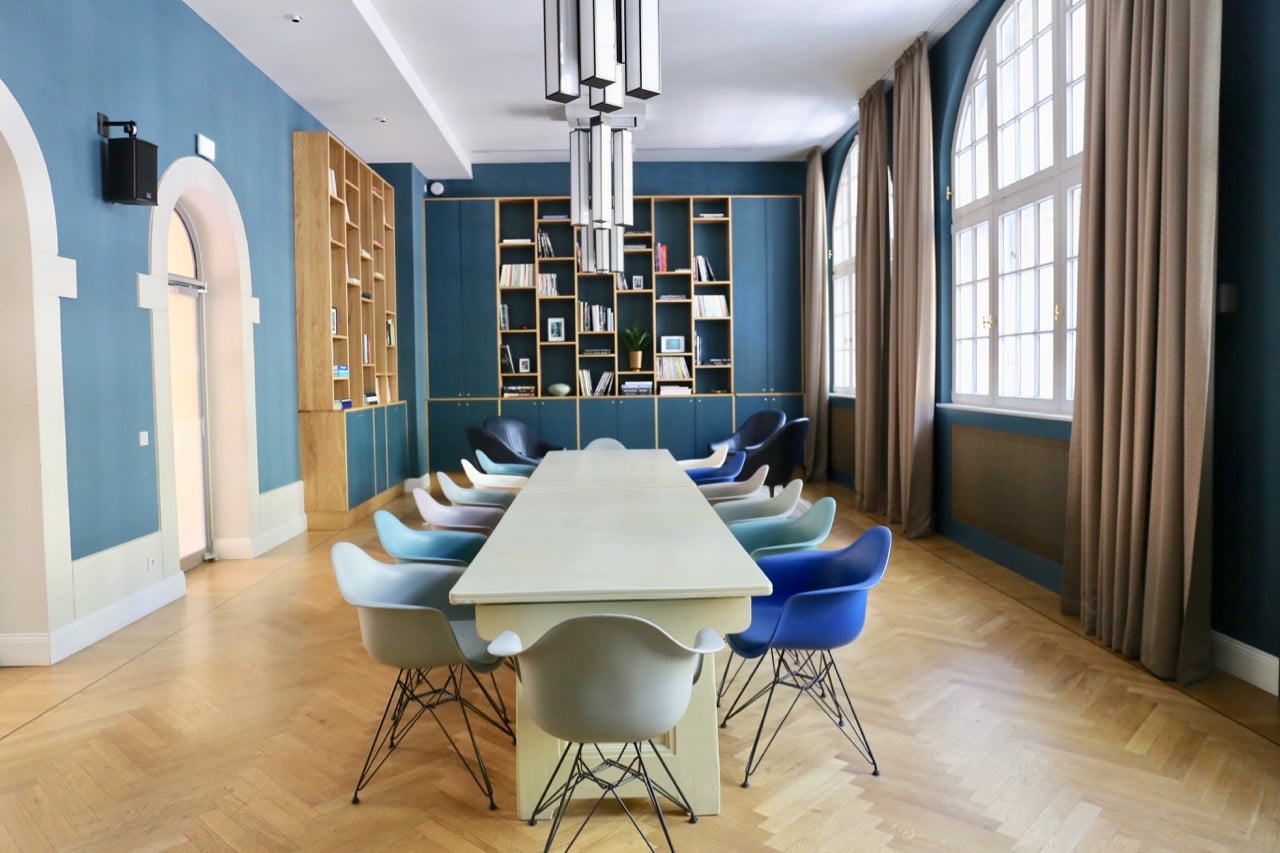 A stylish meeting room at Hotel Oderberger Berlin.