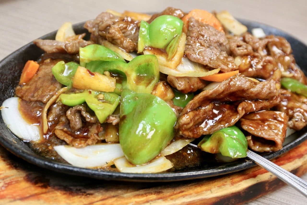 Swatow Toronto's signature menu item is its Sizzling Beef Platter.
