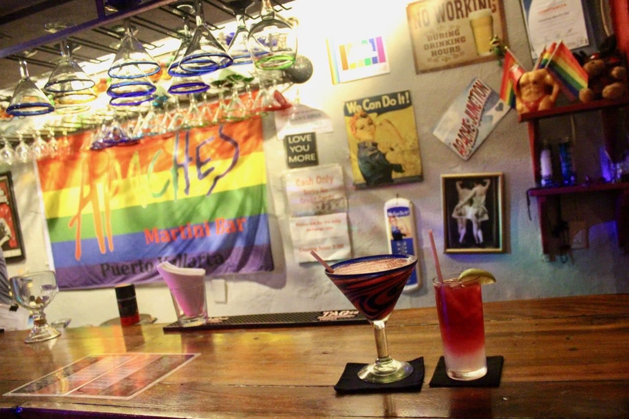 Gay Bars Puerto Vallarta: Apache's proudly serves the cheapest drinks in Zona Romantica.