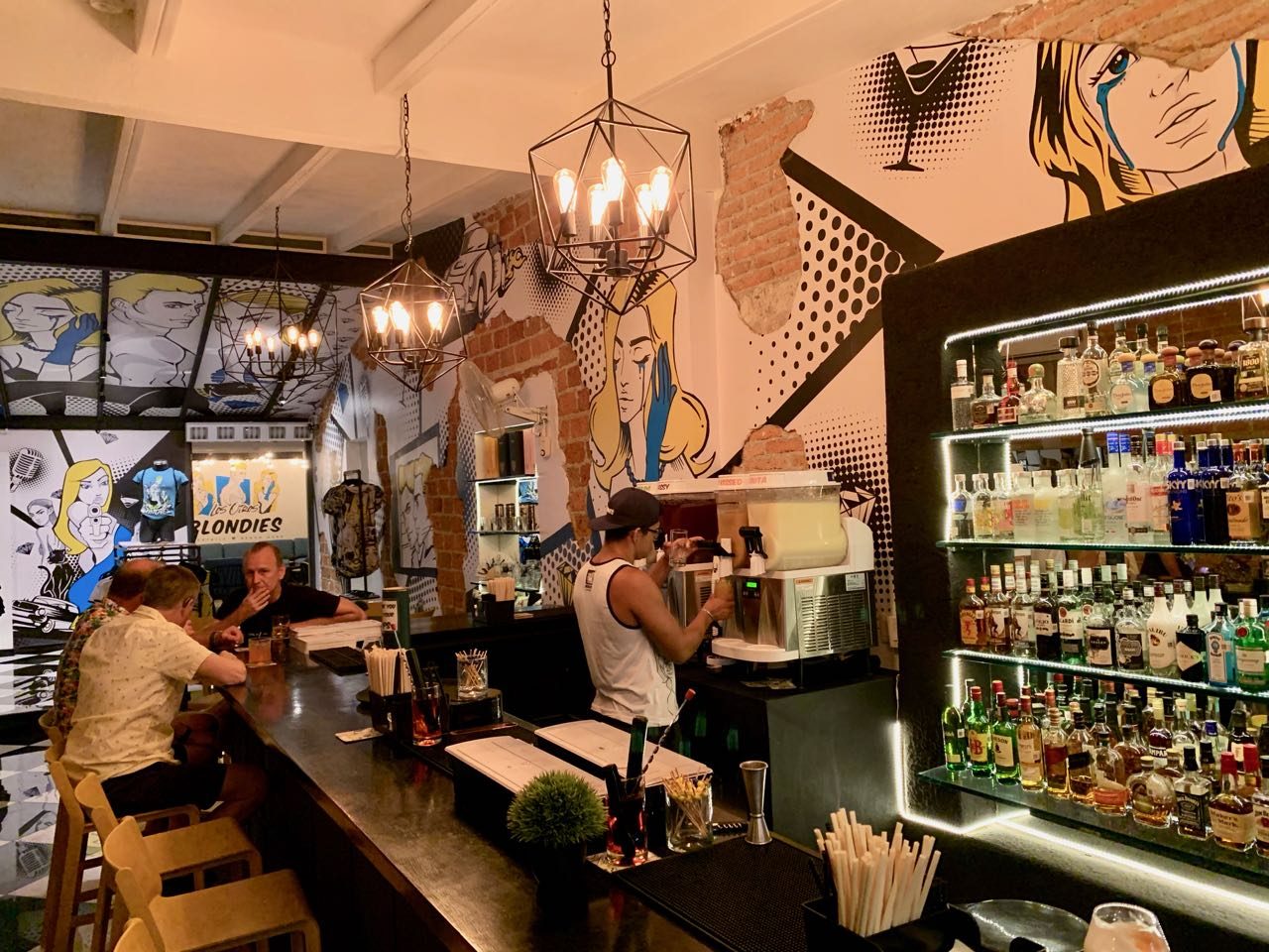 Gay Bars Puerto Vallarta: Blondies serves boozy slushies in a cartoon pop art interior.