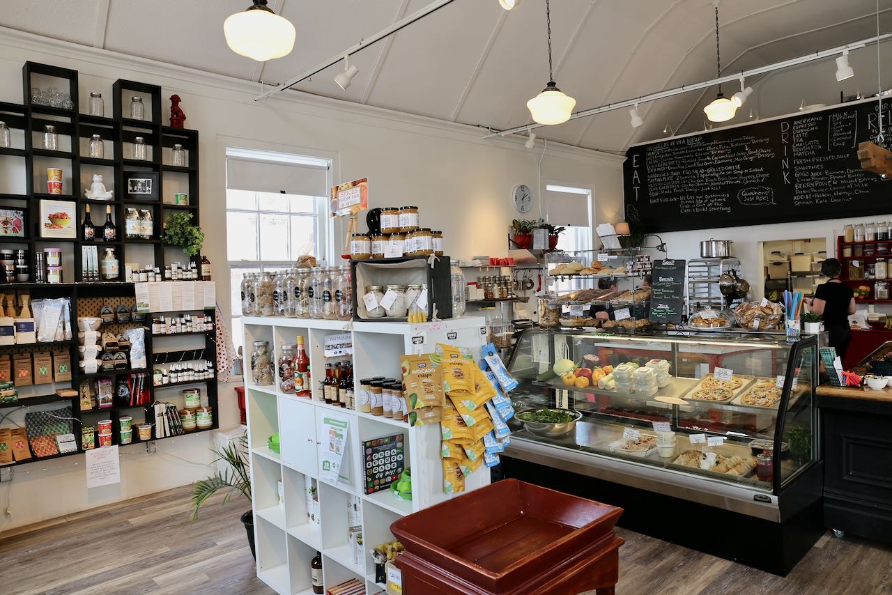 Relish is a casual Gravenhurst restaurant and cafe serving salads, wraps, sandwiches and pastries.