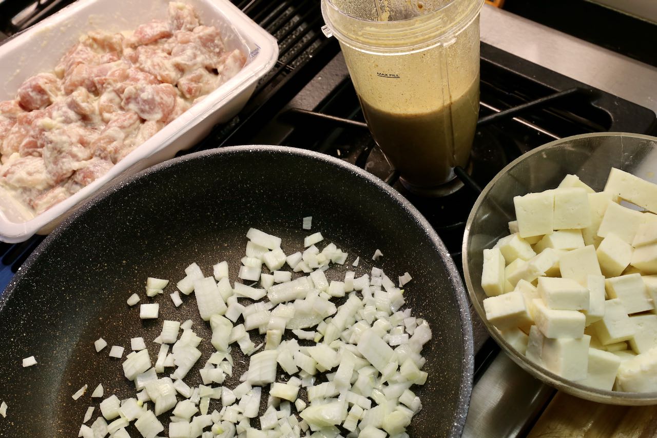 Combine fried onions, marinated chicken, paneer and Shahi Korma base in a large pan or pot.