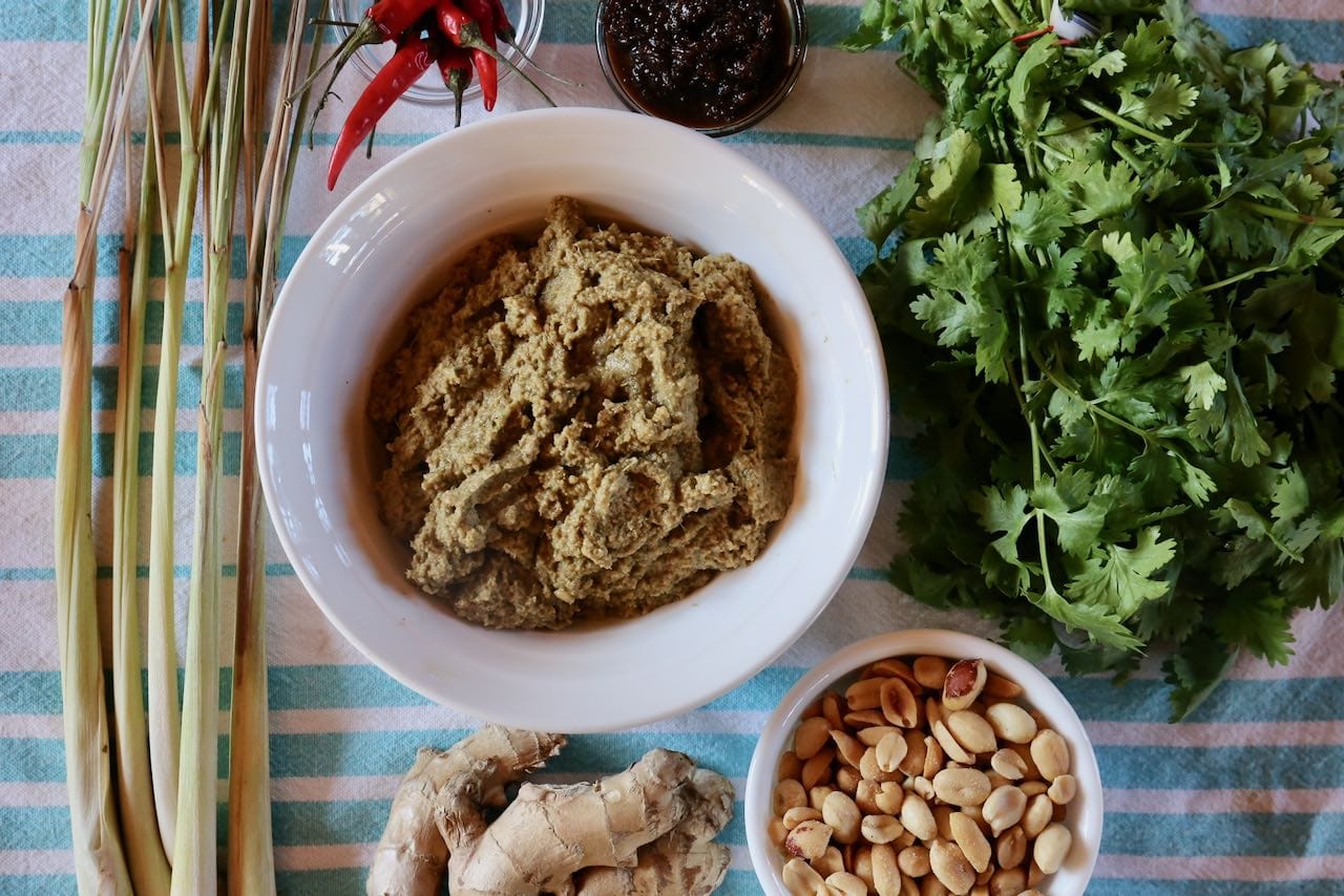 Gaeng Masaman Curry Paste is made of lemongrass, ginger, peanuts, cilantro, chili ands spices.