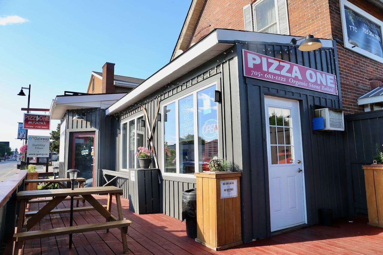 Take Out Gravenhurst Restaurants: Pizza One serves the city's best pizza.