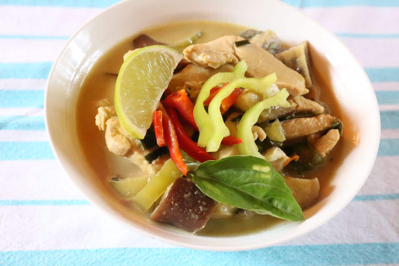 A bowl of Gaeng Keow Wan makes for a great lunch or dinner.
