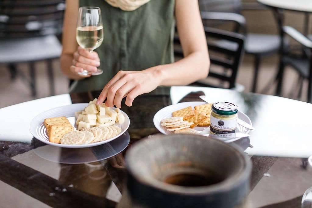 Cowichan Wineries: Snack and wine sips at Divino Estate.