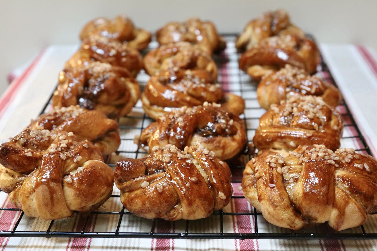 After cooling on a rack store leftover Kardemummabullar in a ziplock bag in the freezer.