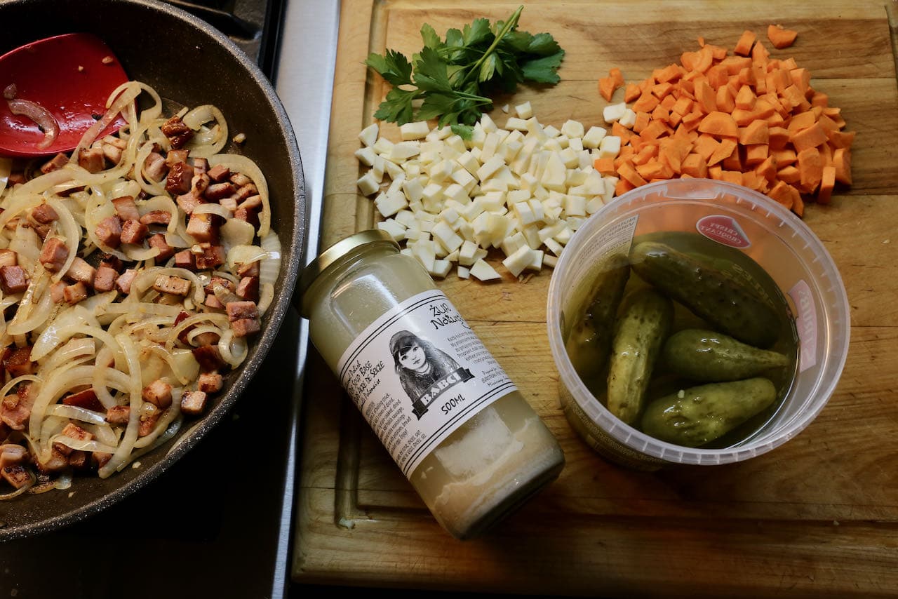 Fry smoked bacon, garlic and onions in a skillet.