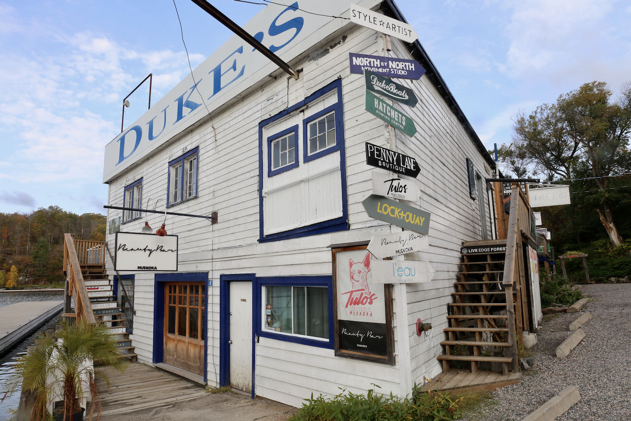 The most scenic Port Carling restaurants are located on floating docks on the waterfront.