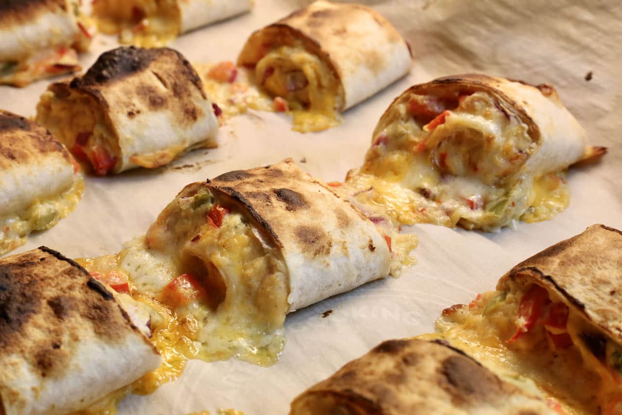 Our Antojito recipe features melted cheese and lightly browned and crunchy tortilla.