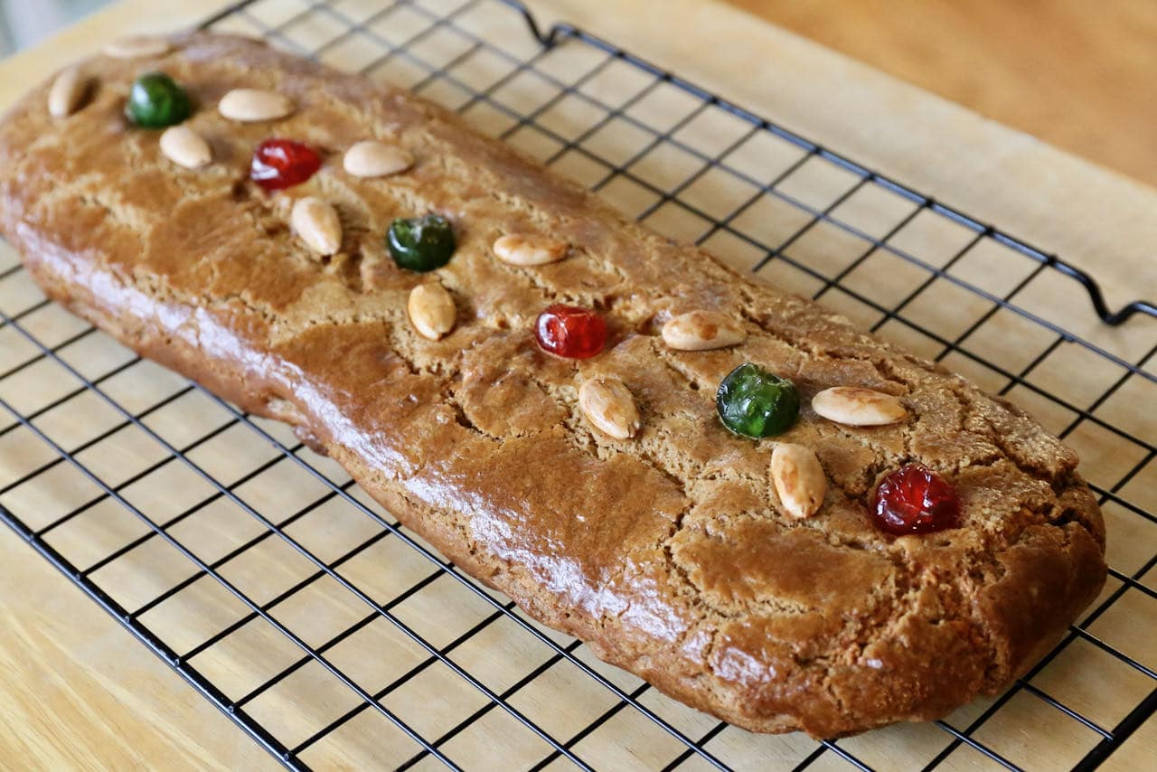 Let Gevulde Speculaas rest on a cooling rack after baking in the oven.