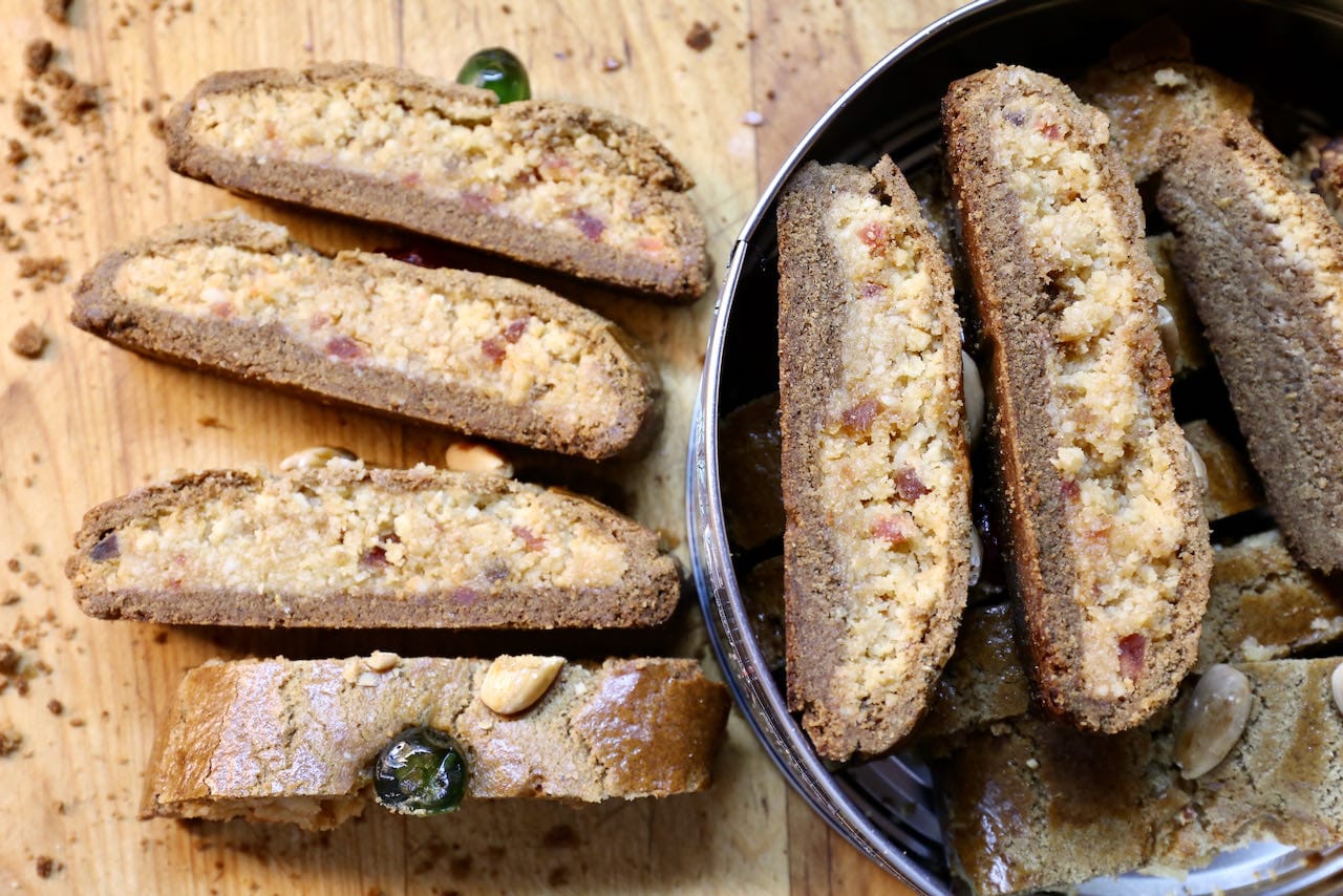 Store Gevulde Speculaas in a cookie tin affixed with a tight lid.