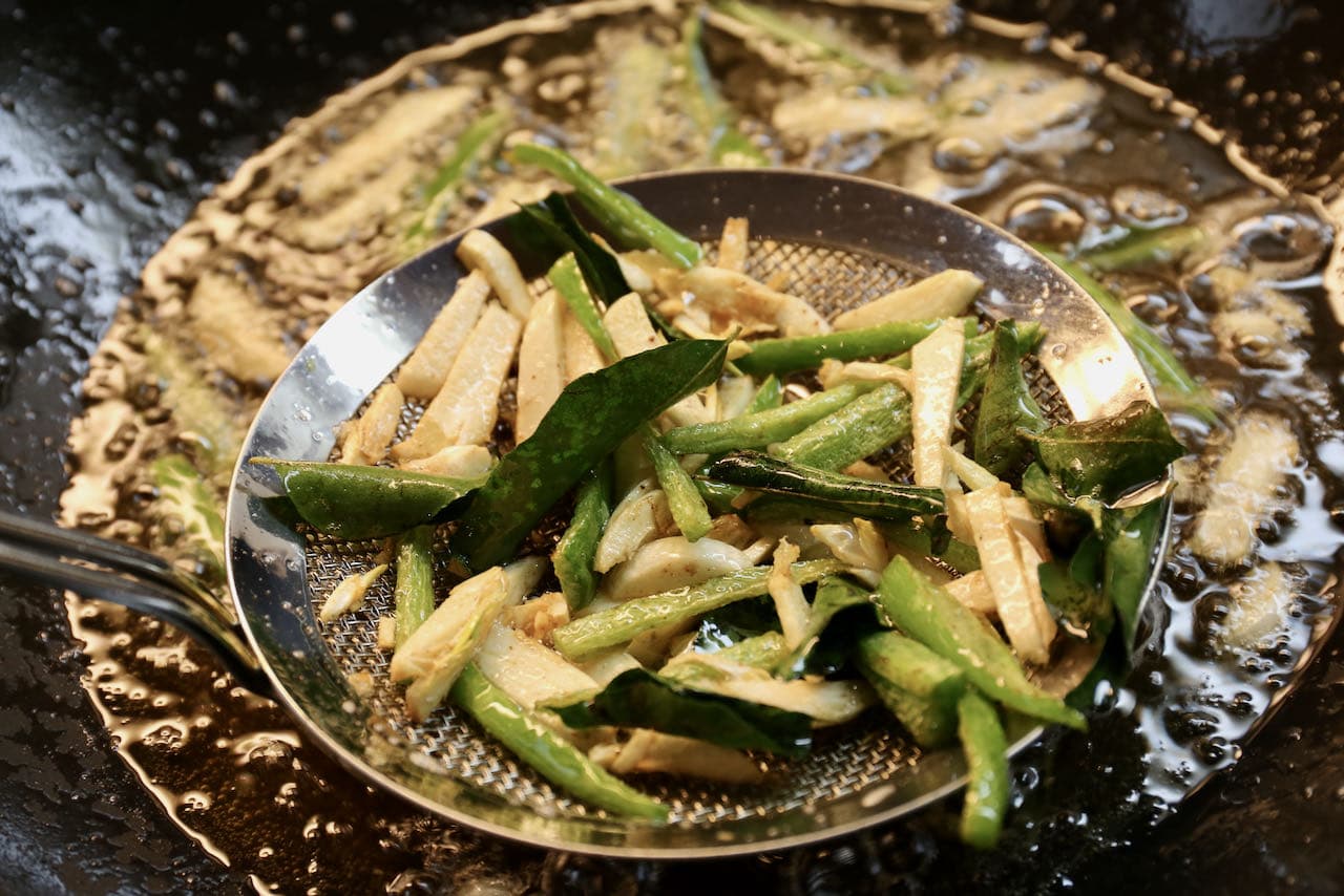 Finish by deep frying curry leaf, slices chili pepper and garlic cloves.