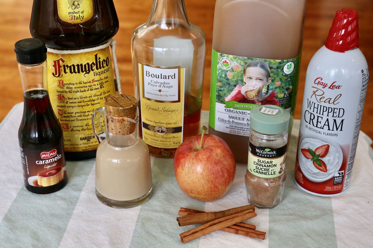 Baileys Apple Pie Cocktail ingredients. 