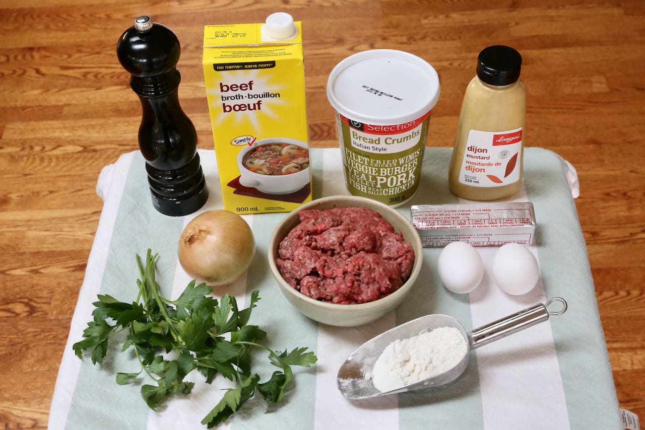 Traditional Bitterballen recipe ingredients.