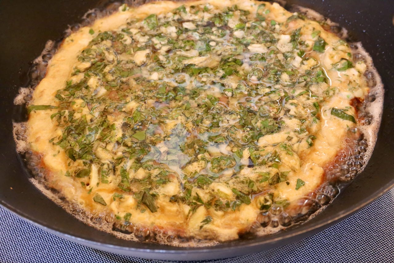 Deep fry Thai Omelet in a large wok.