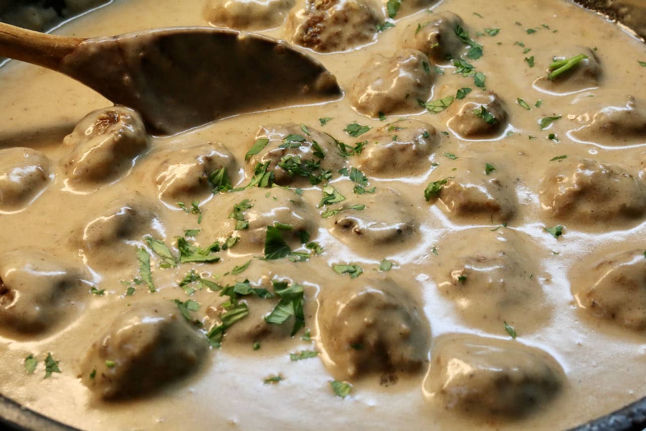Köttbullar are served with a creamy gravy brown sauce.