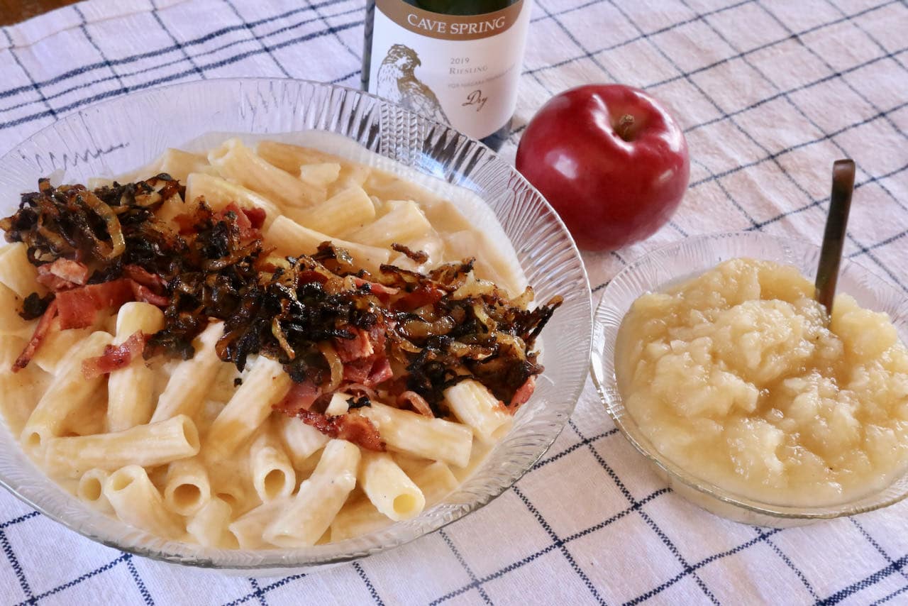 Serve this Aelplermagronen recipe topped with chopped bacon, crispy fried onions and applesauce on the side.