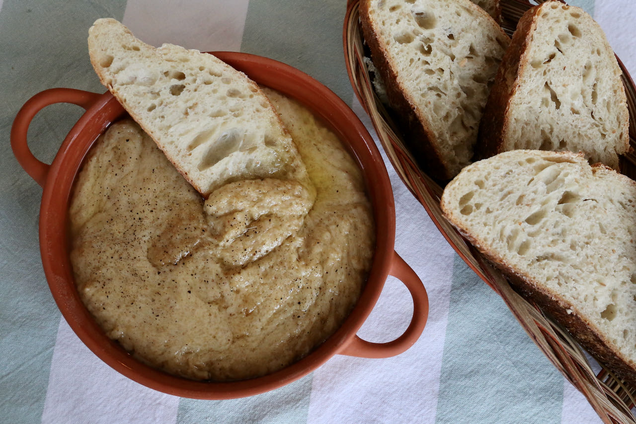 Kuymak Mihlama is a popular Turkish breakfast and brunch dish that is tasty, easy to make and affordable.