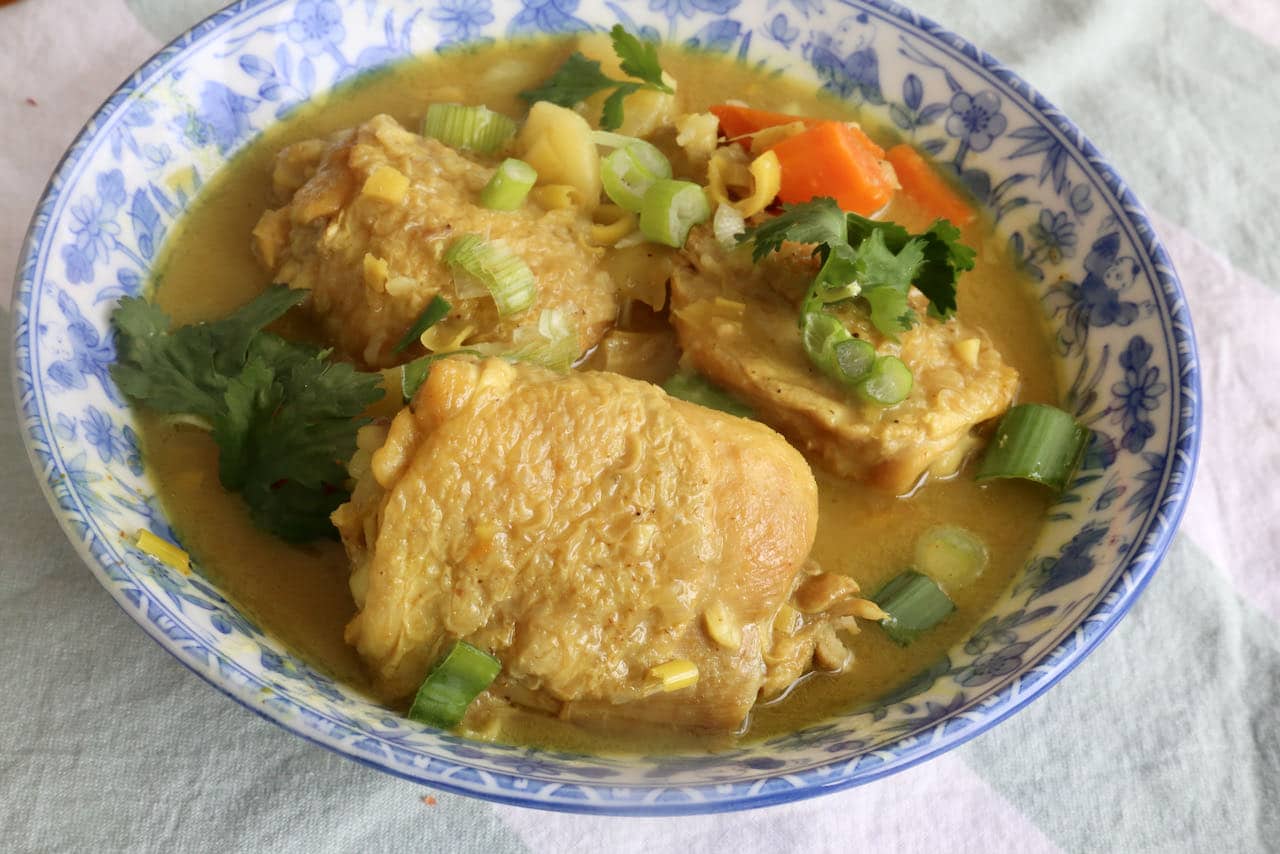 Garnish Vietnamese Curry bowls with chopped scallions and cilantro.