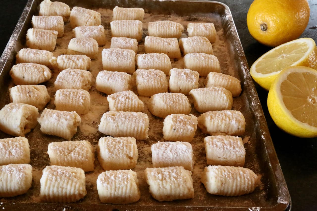 Dust Ndunderi with flour and store on a baking sheet until ready to boil.