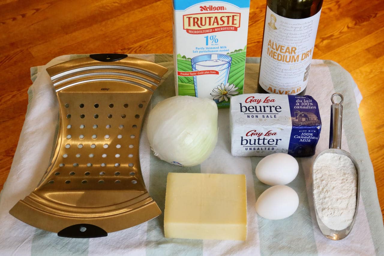 Traditional Schwäbische Käsespätzle ingredients.