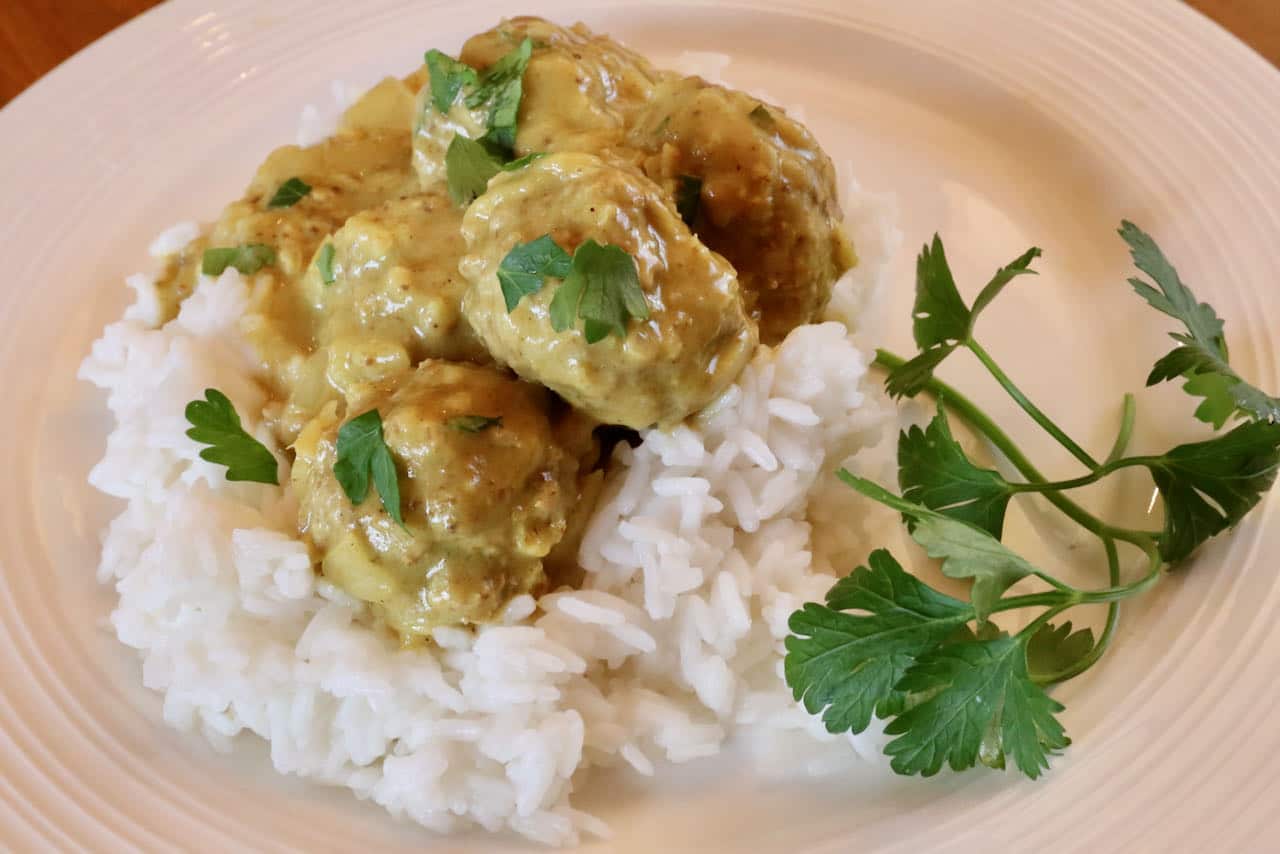 Serve Boller I Karry on a bed of fluffy white rice. 