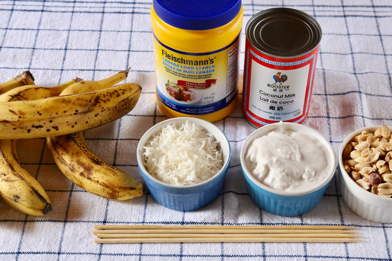 Traditional Kem Chuoi recipe ingredients. 