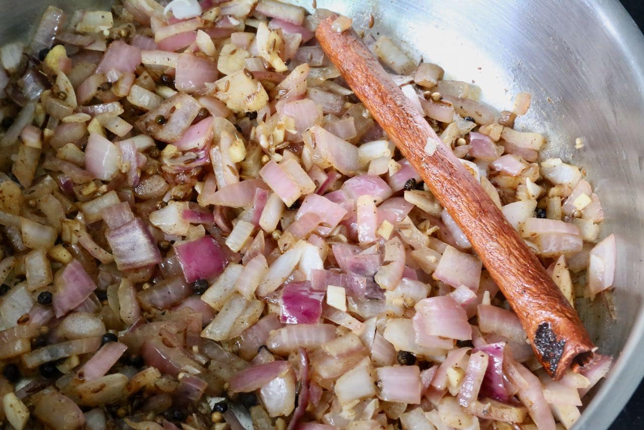 Chicken Keema is flavoured with garlic, ginger, onions and spices like cinnamon, cumin and coriander.