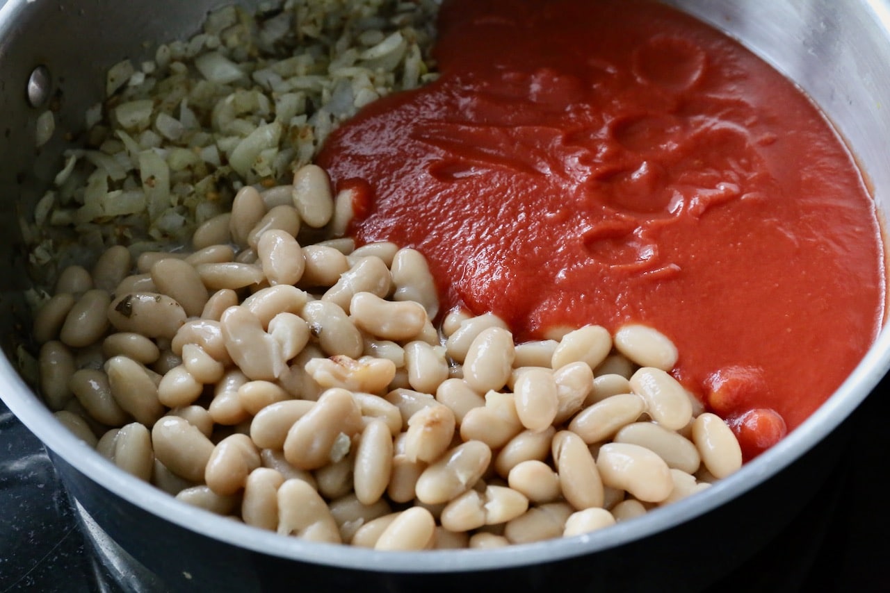 Fagioli all'Uccelletto is a Tuscan Beans in Tomato Sauce recipe.