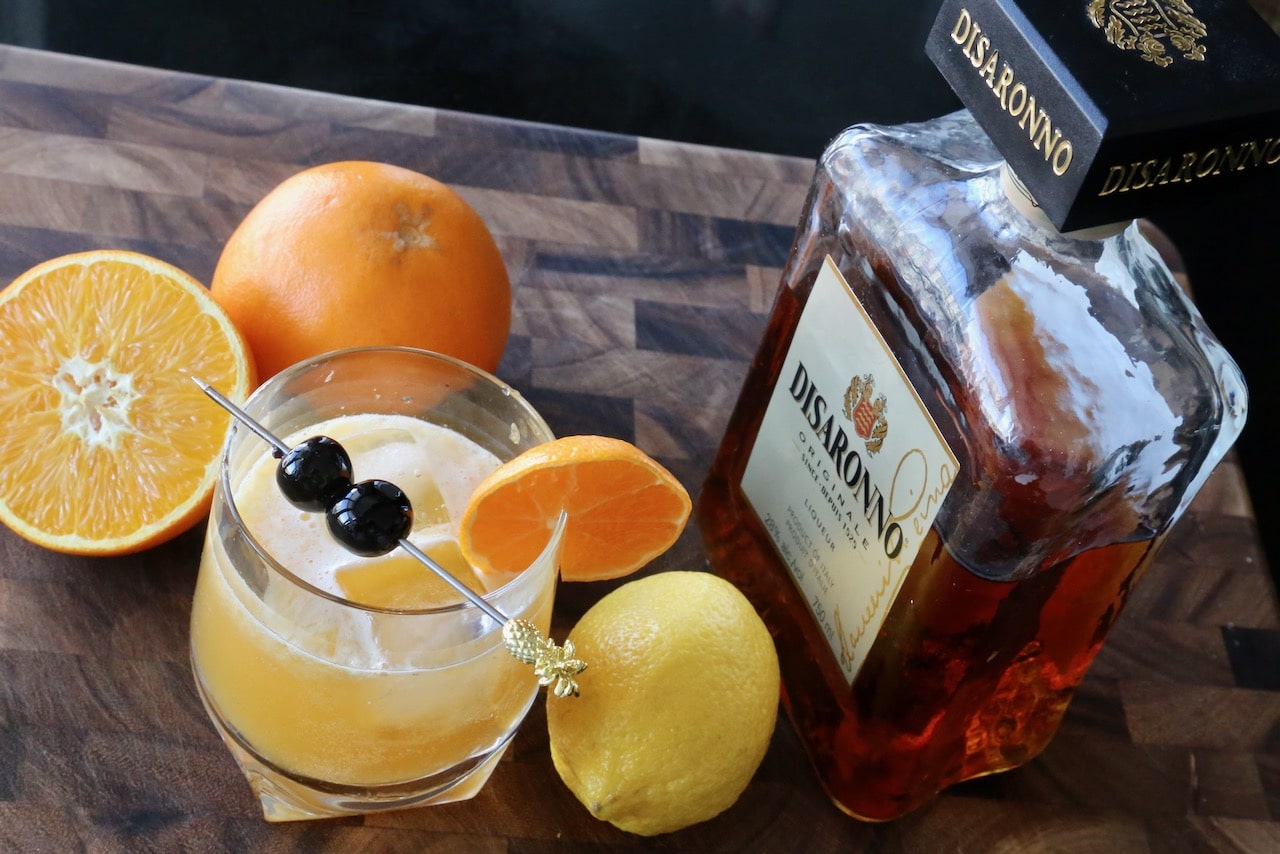 We suggest preparing this easy Amaretto Stone Sour with Italian Disaronno liqueur. 