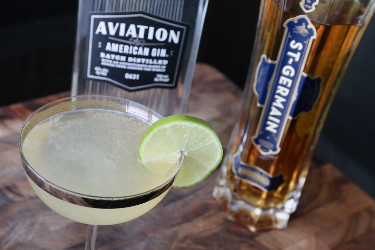 French Gimlet Elderflower Gin Cocktail Photo Image.