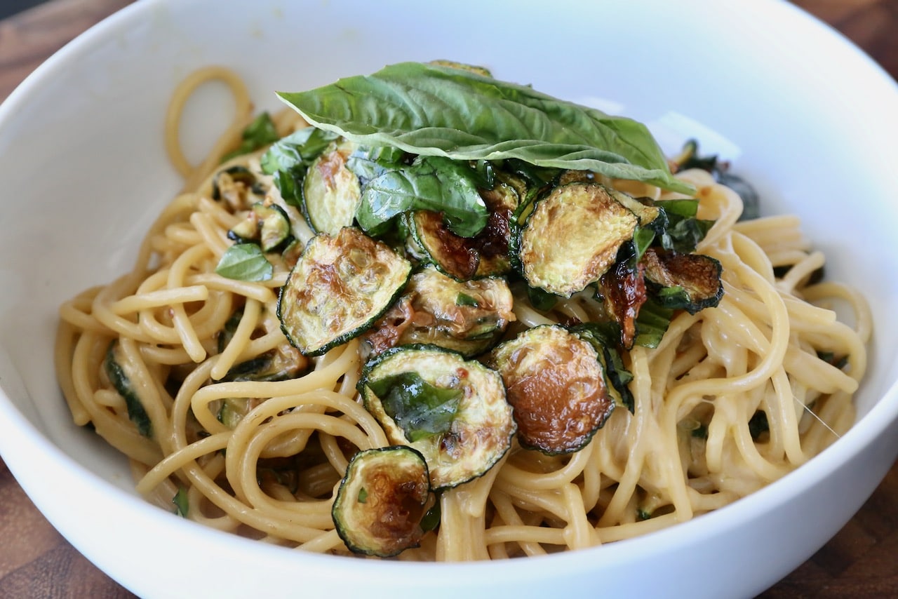 Now you're an expert on how to make vegetarian spaghetti con zucchine!