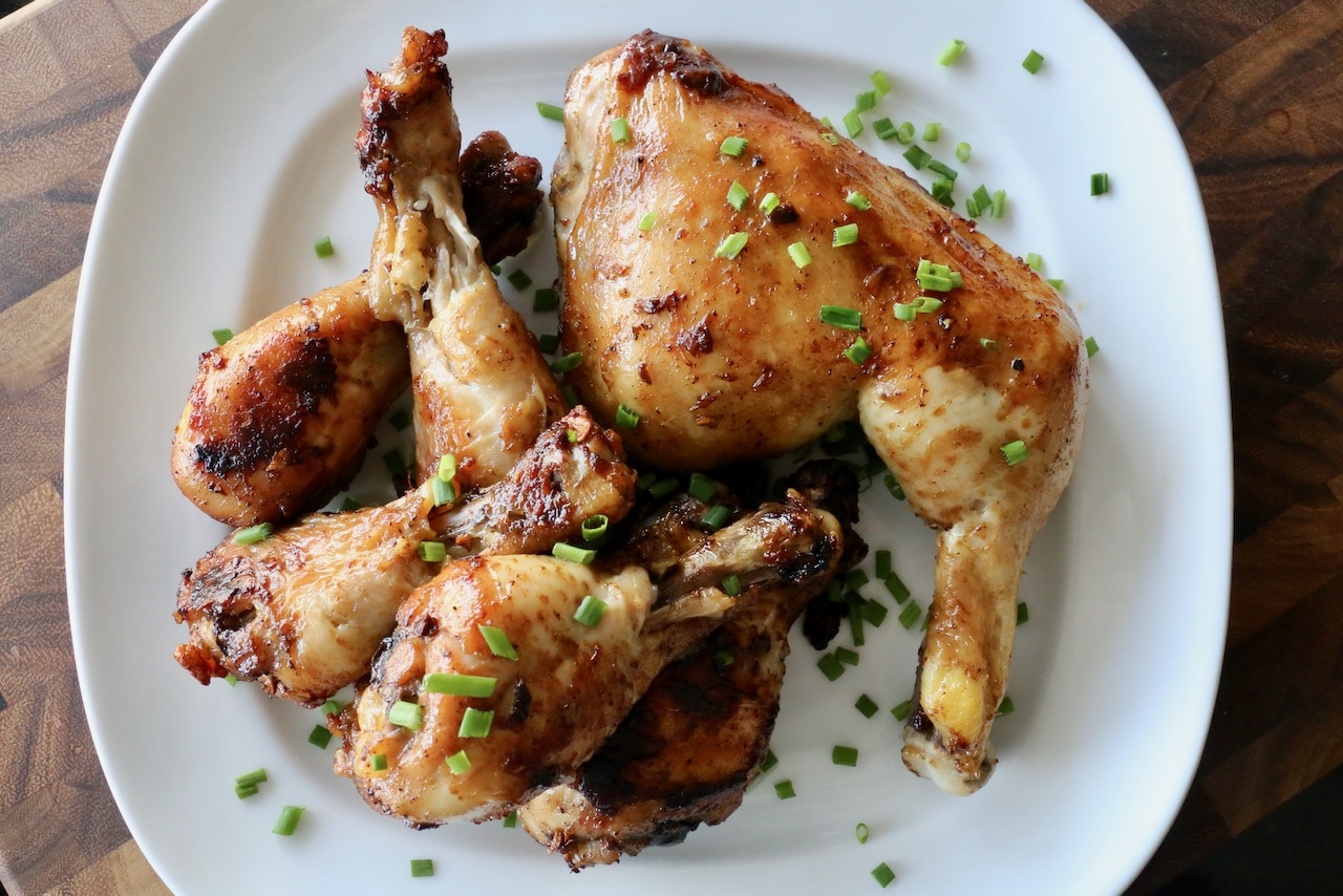 Garnish Ga Roti with finely chopped chives.