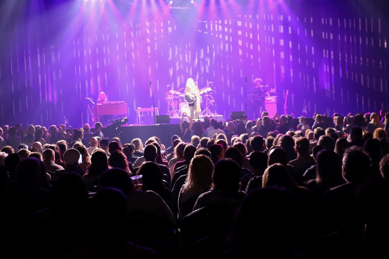 Casino Rama Entertainment: Book your getaway to enjoy famous acts like Melissa Etheridge or Mariah Carey. 
