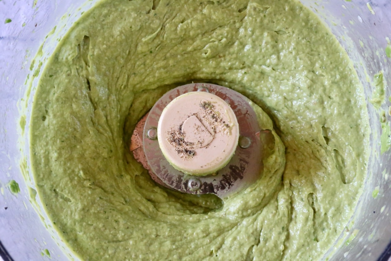 Tallarines con Palta features a creamy vegetarian pasta sauce prepared with ripe avocados. 