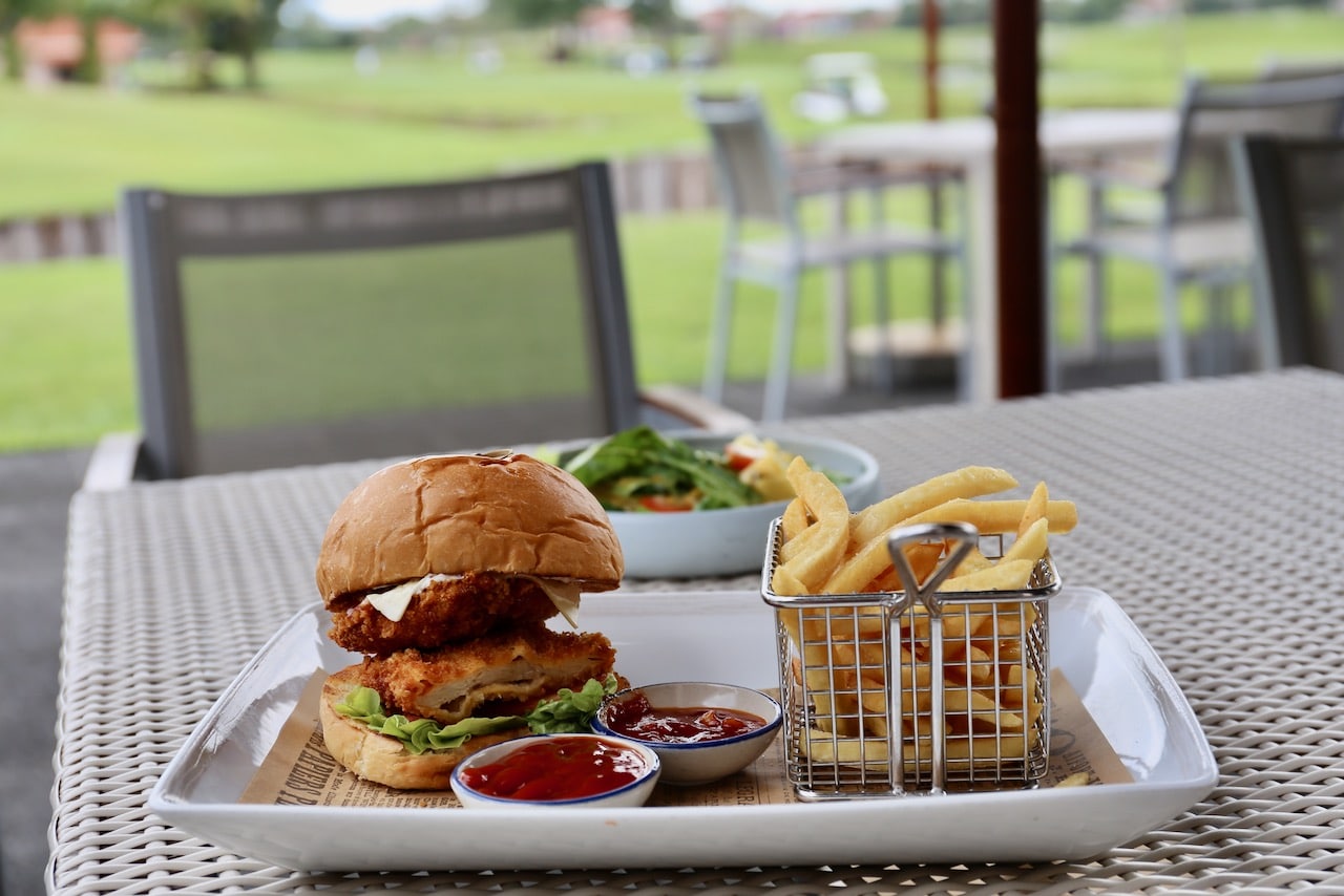 After a fun game of golf enjoy a light bite at Banyan Cafe. 