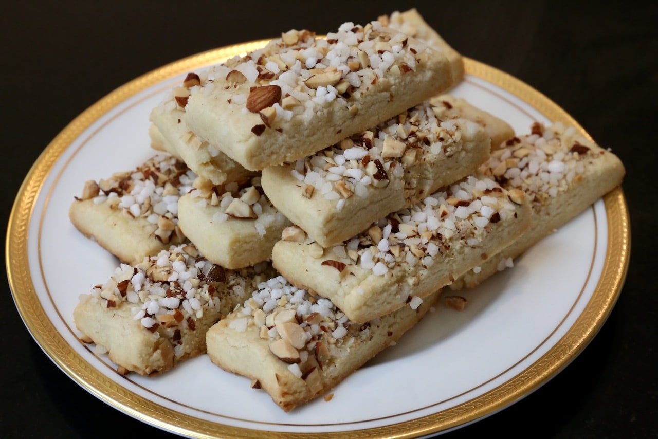 Now you're an expert on how to make homemade Swedish Finska Pinnar!