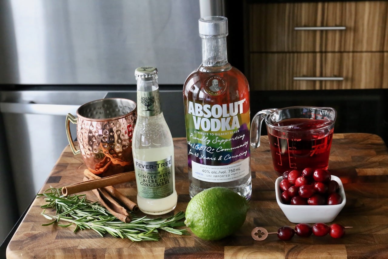 Christmas Moscow Mule recipe ingredients.