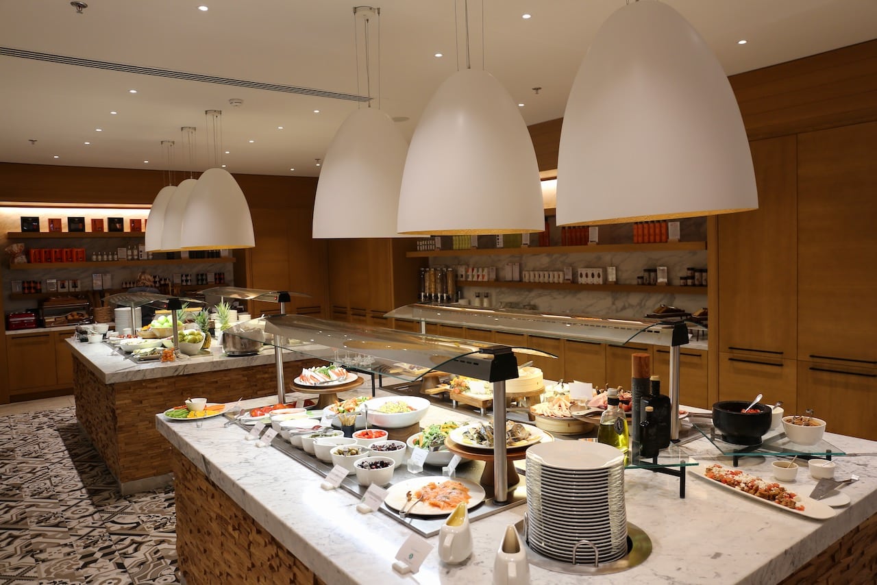 A sumptuous breakfast buffet is served each morning at Ruen Romsai.