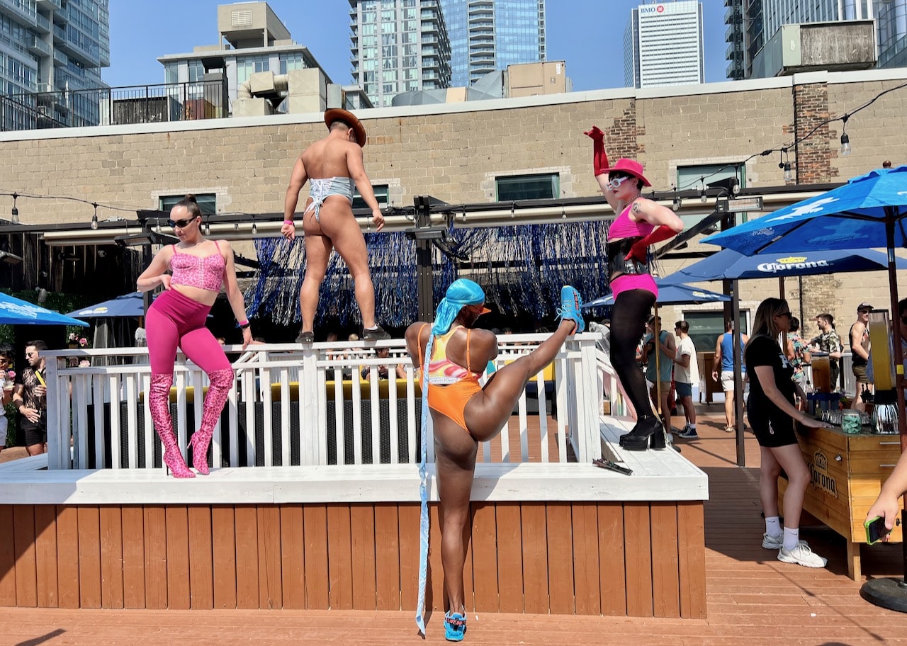 The Porch is a seasonal rooftop located in the heart of Toronto's Entertainment District. 