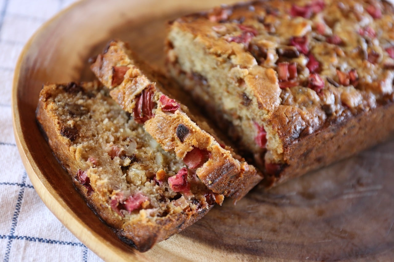 Crunchy & Moist Banana Rhubarb Bread Recipe