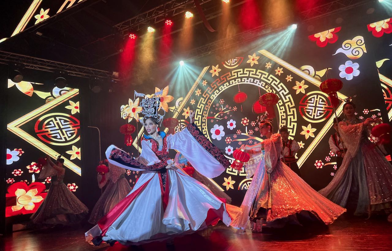 Mirinn Theatre puts on a jaw-dropping Cabaret Show in Bangkok.