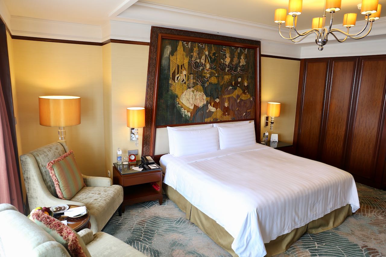 Looking for Bangkok Gay Hotels with jaw-dropping river views? Book a suite at the Shangri-La!