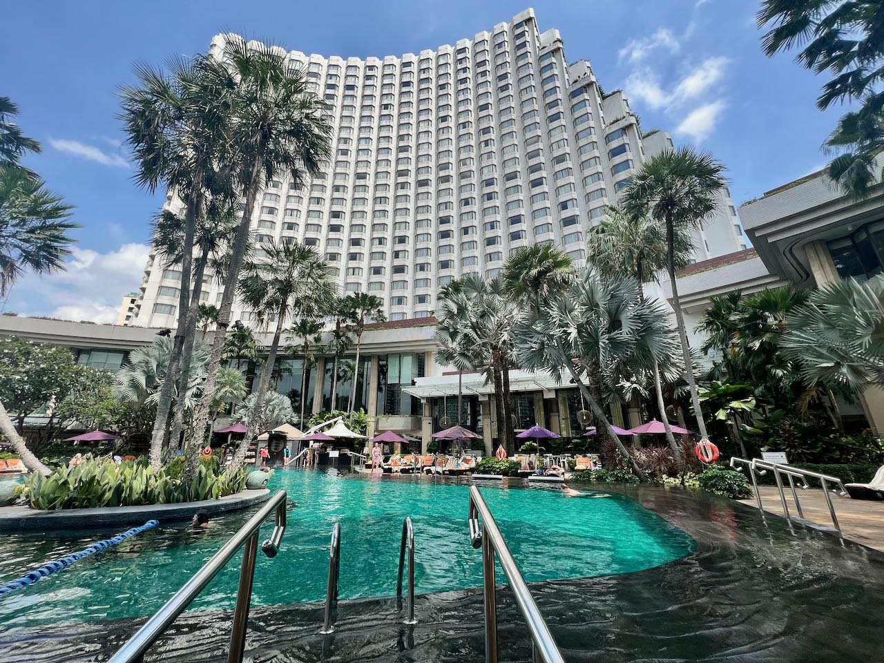 Shangri-La Bangkok Swimming Pool.
